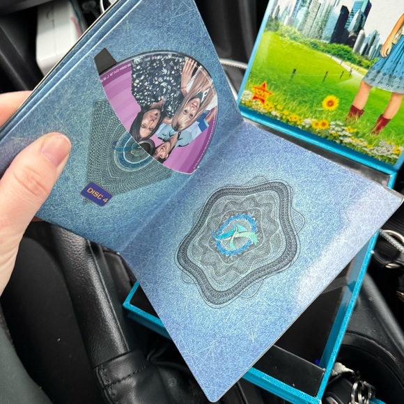 Disney Hannah Montana Season 1 DVD - Blue and Multicolor Cover - Picture 7 of 8